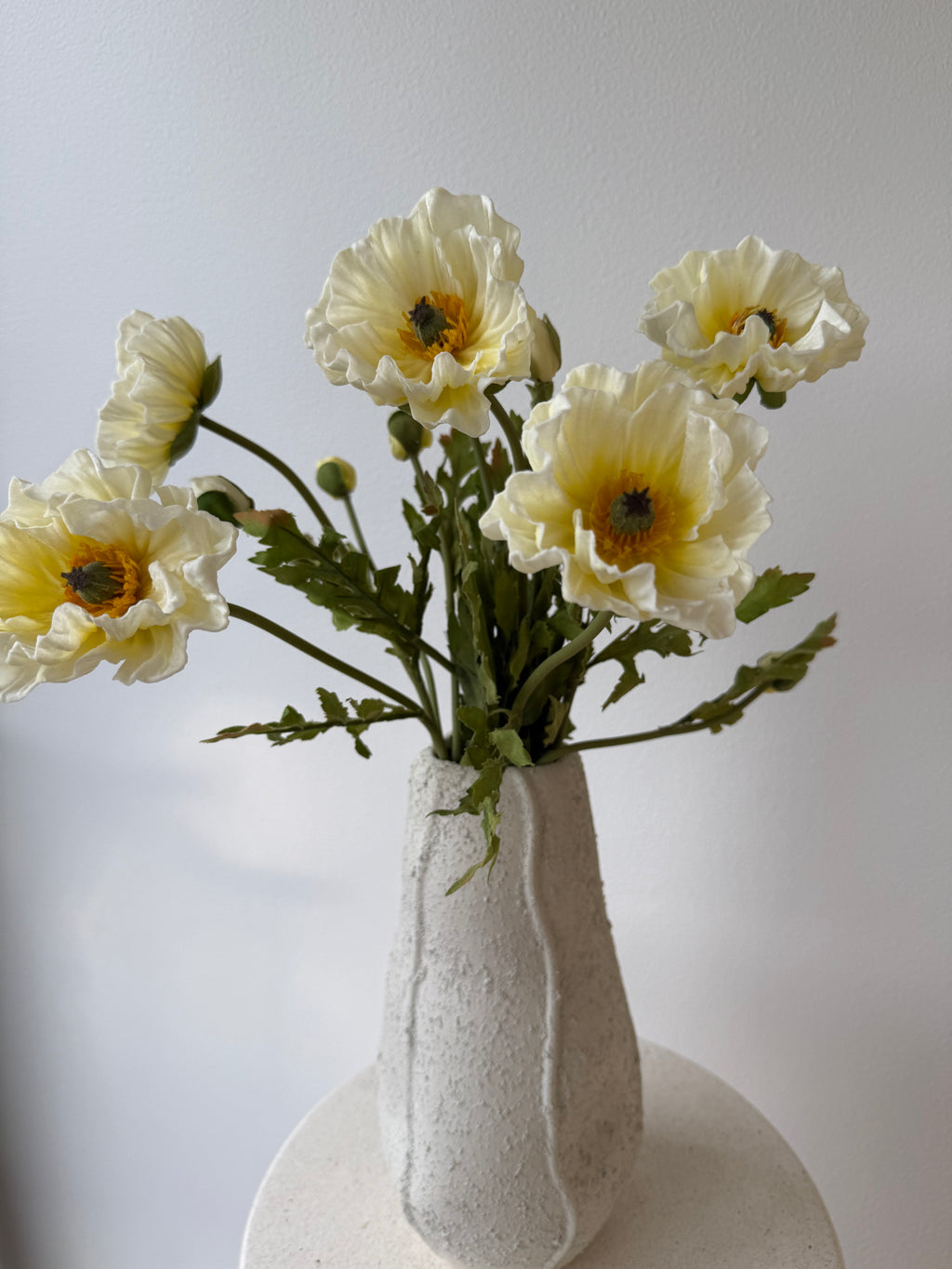 Deluxe poppy White bouquet