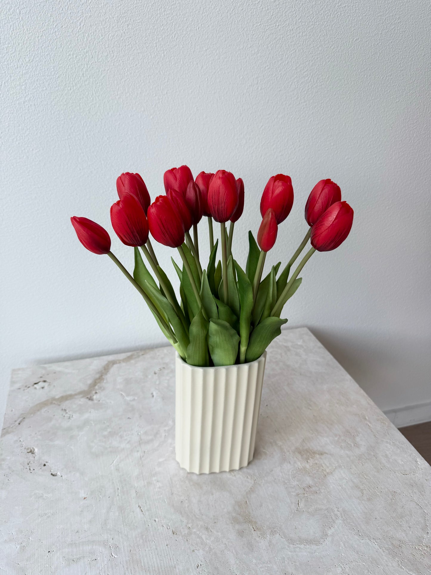 15 røde tulipaner