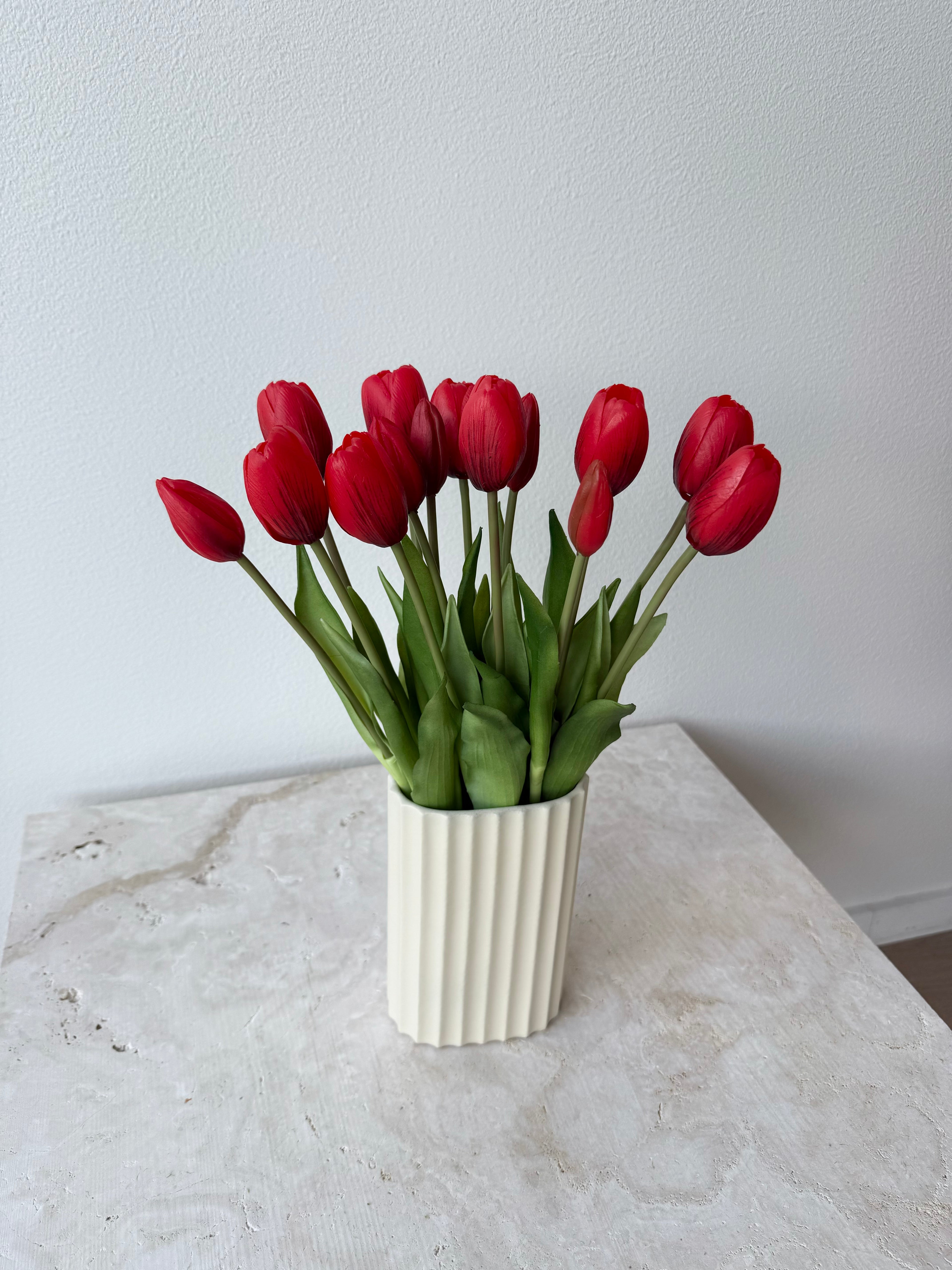 15 røde tulipaner
