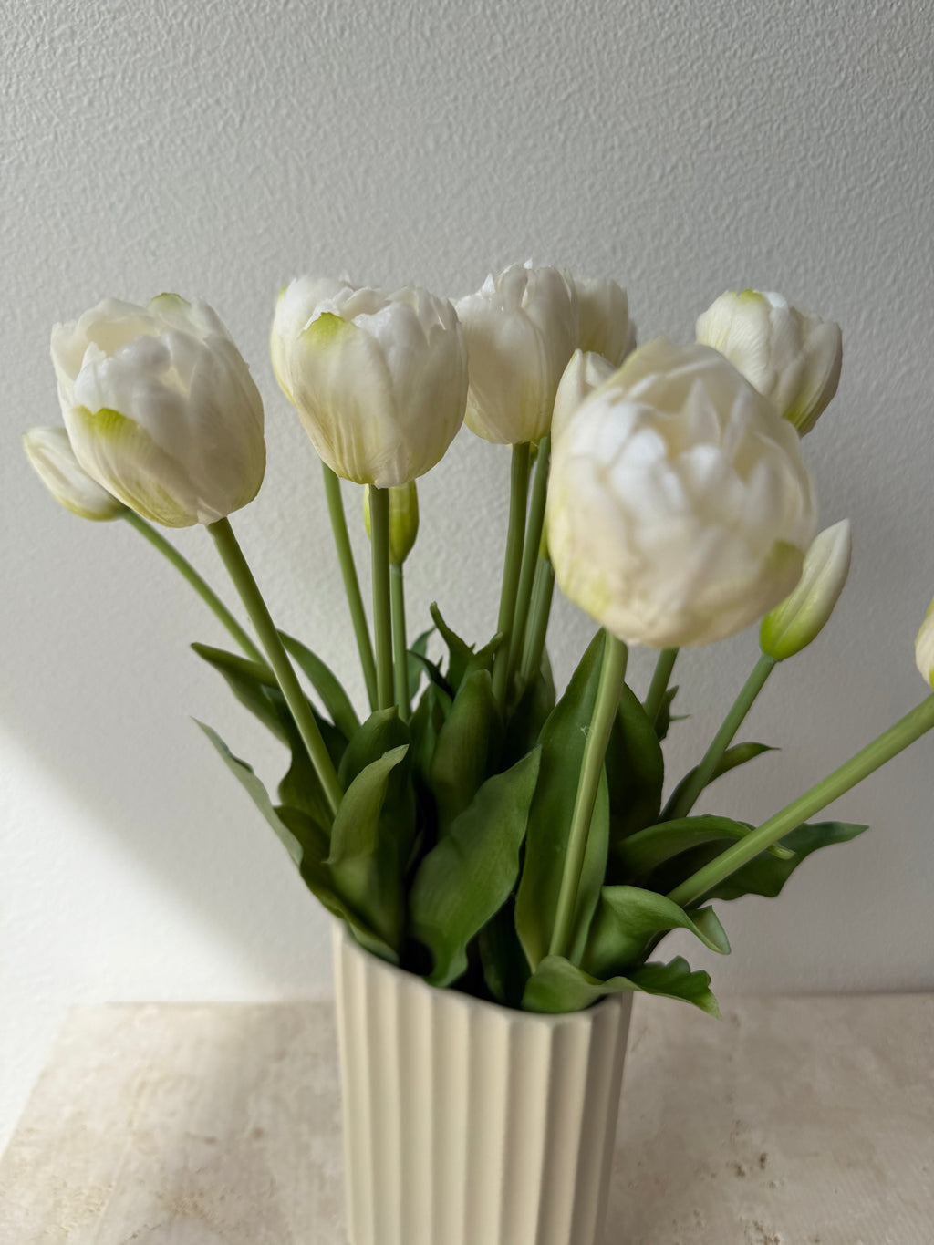 15 Deluxe tulips - White